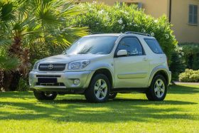 TOYOTA RAV4 (XA20) 2004-2006.